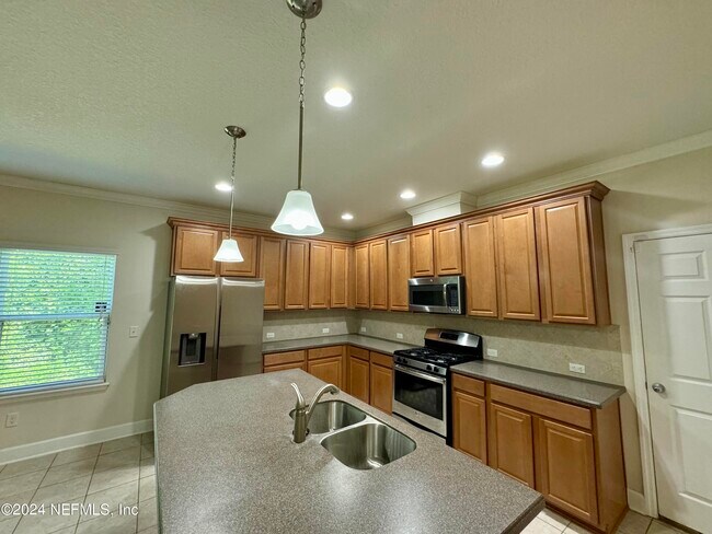 Foto del edificio - 289 Spring Park Ave