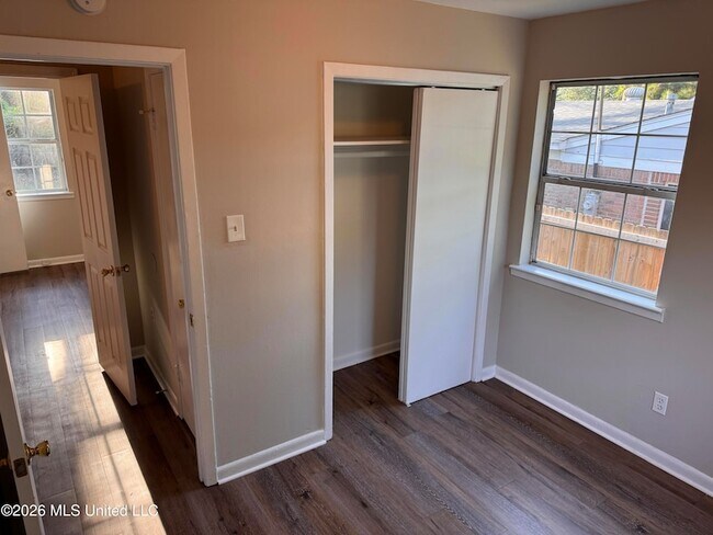 Foto del edificio - 8678 Yorktown Dr