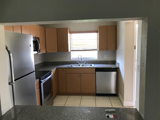 Building Photo - 2874 Somerset Park Dr