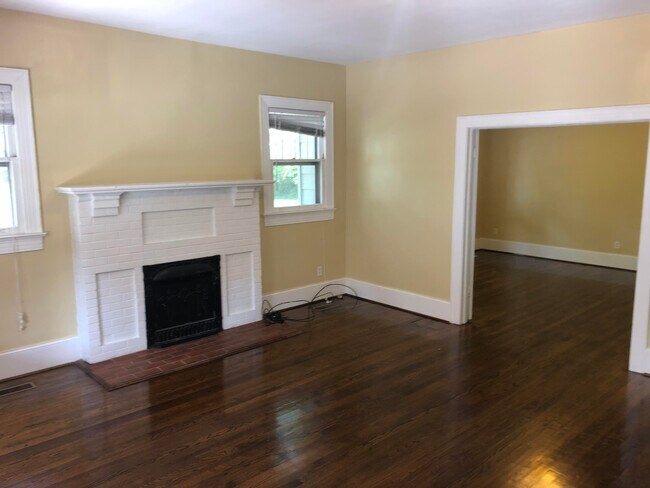 Building Photo - 609 S Elm St
