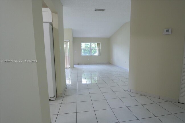 Foto del edificio - 11165 NW 7th St