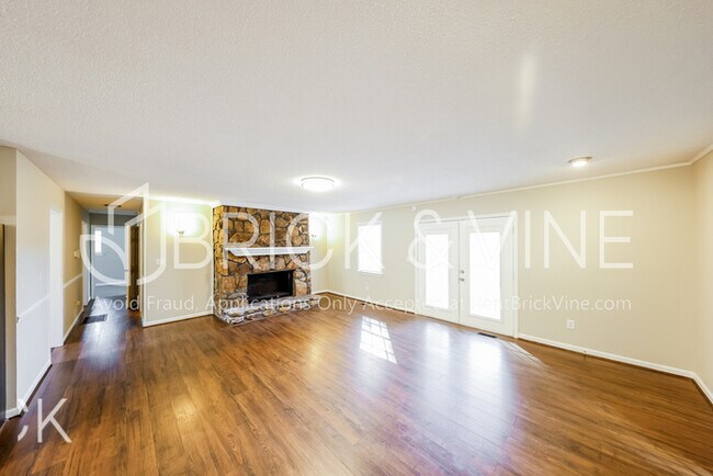 Foto del edificio - 400 South Highland Drive