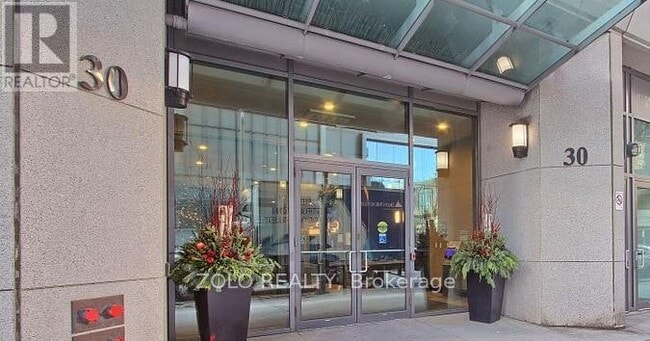 Building Photo - 30 Grand Trunk Crescent