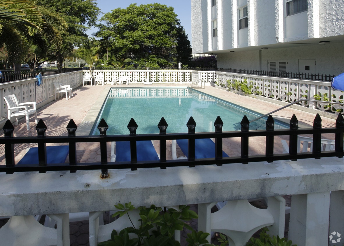 The Chart House Apartments Miami