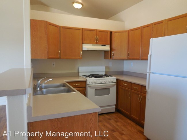 Building Photo - 815 W Ahonen Rd