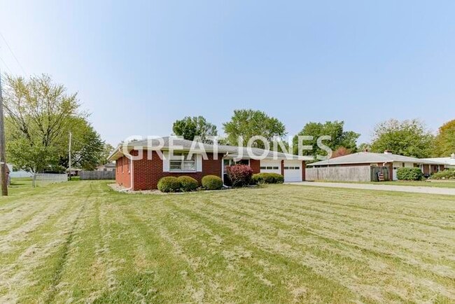 Building Photo - 2323 E 39th St