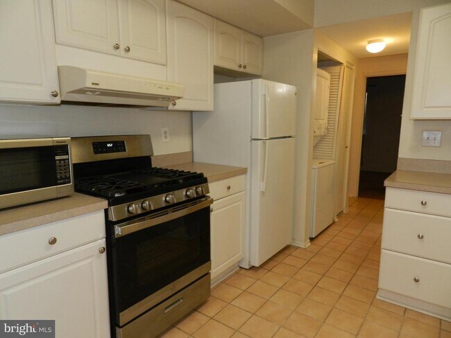 Building Photo - 2062 Royal Fern Ct