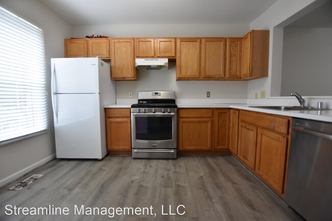 Building Photo - Studio, 1.5 bath House - 5 Clark Ct
