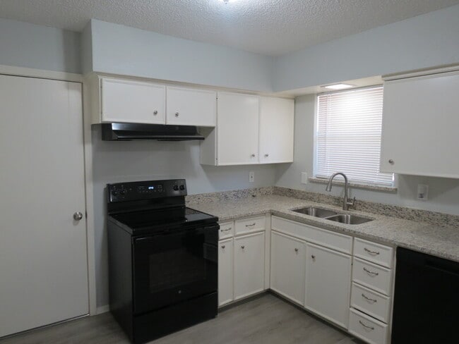 Building Photo - 2212 Arcady Ln
