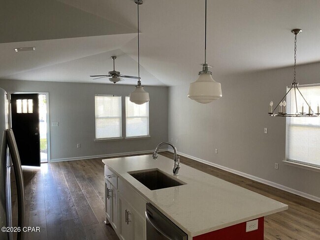 Foto del edificio - 401 Raven Ln