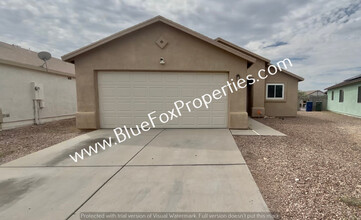 Building Photo - 6006 S Mogollon Dr