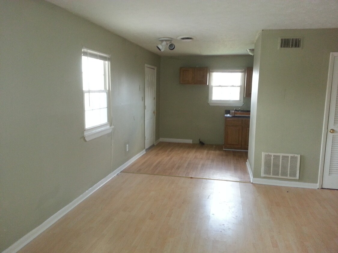 Kitchen - 7830 N McDonough St