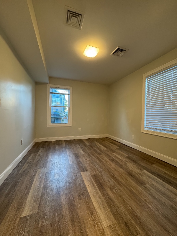 Foto del edificio - 214 Silver Spring St