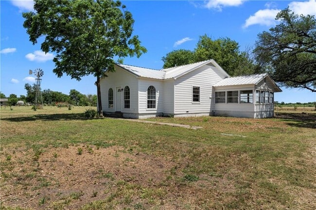 Building Photo - Charming Remodeled Home on Half an Acre in Lott, TX!