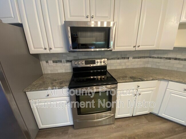 Foto del edificio - 805 Doe Hill Ln