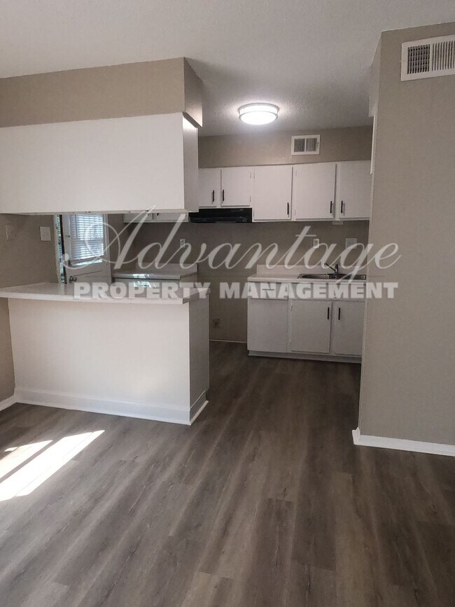 Building Photo - Schedule today to see this Parkway Village...