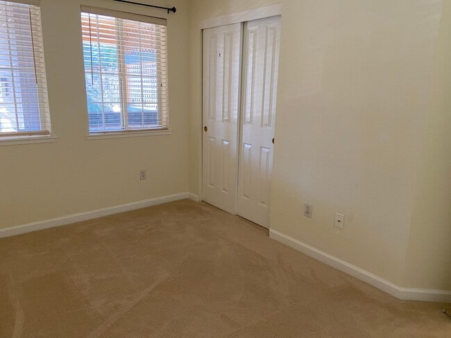 Building Photo - 105 Stone Pine Ln