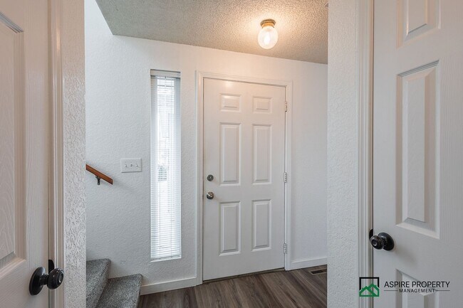 Foto del edificio - New Renovated 2 Bed 2 bath Townhome
