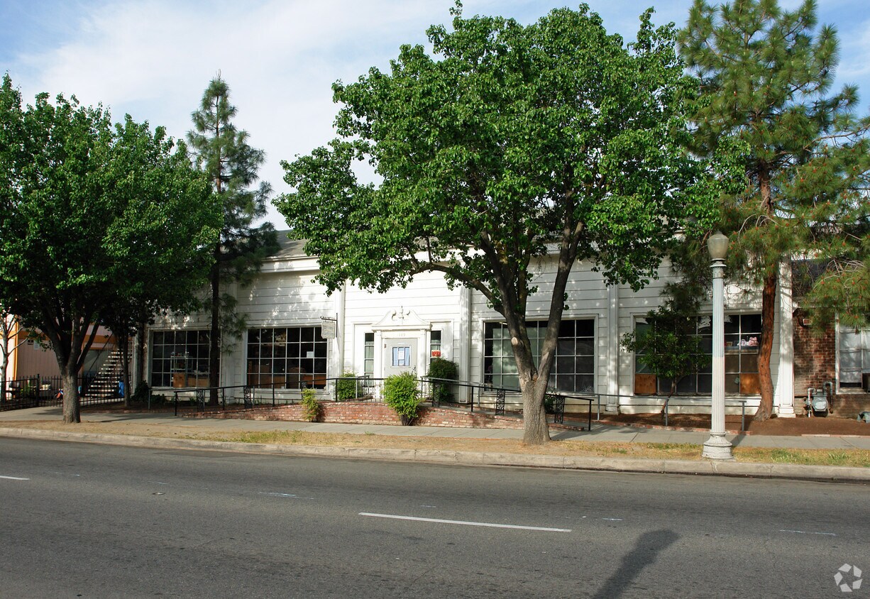 Building Photo - 142-160 N Fulton St