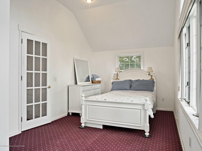 Building Photo - 549 Woodland Ave