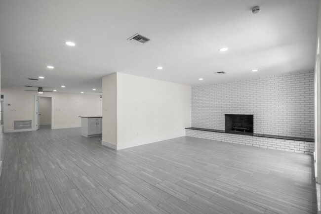 Building Photo - 538 Fairway Terrace