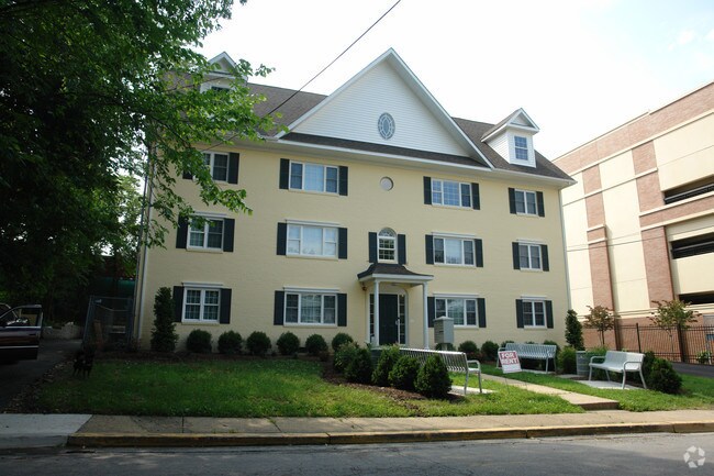 Primary Photo - 7302 Yale Ave