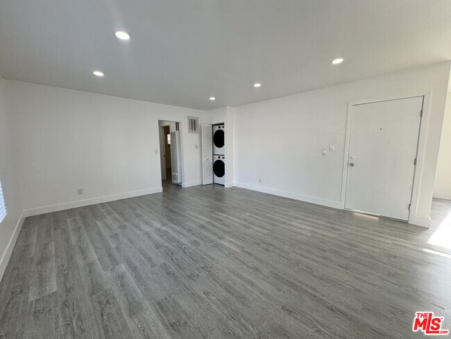 Foto del edificio - 1279 N Harper Ave