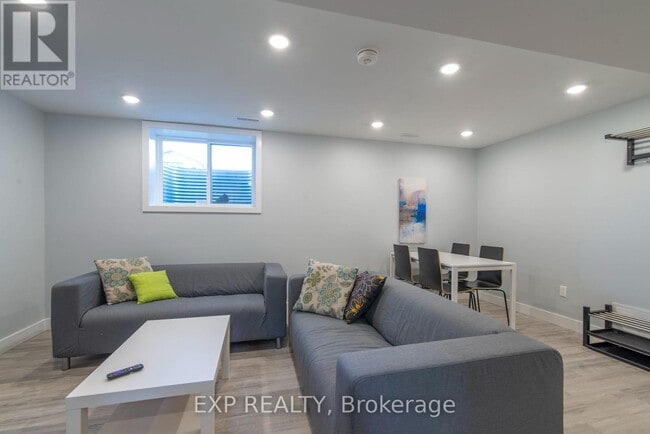 Building Photo - 1057 Falaise Rd
