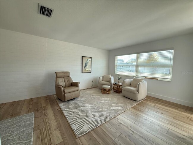 Building Photo - 204 Mindy Dr