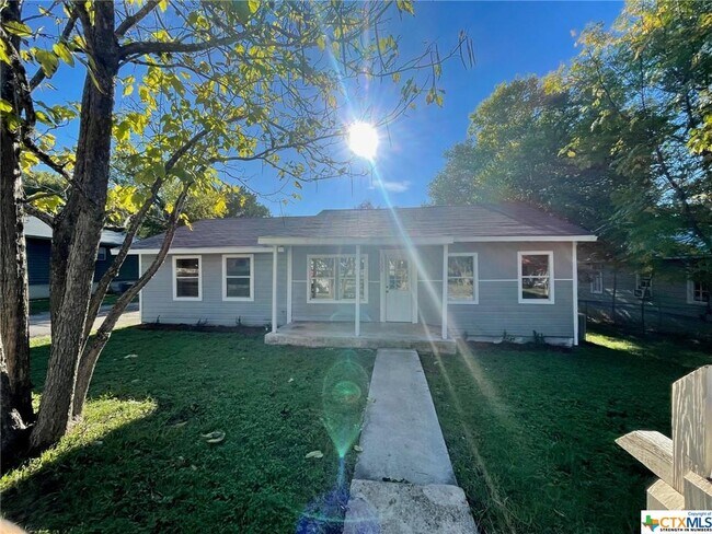 Building Photo - 1335 Belvin St