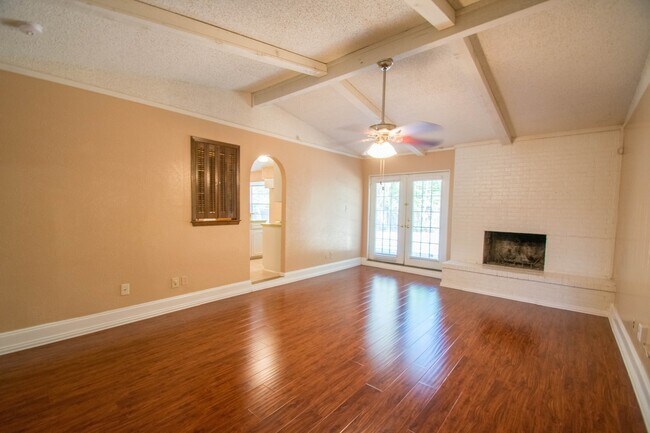 Building Photo - Charmer in Arlington