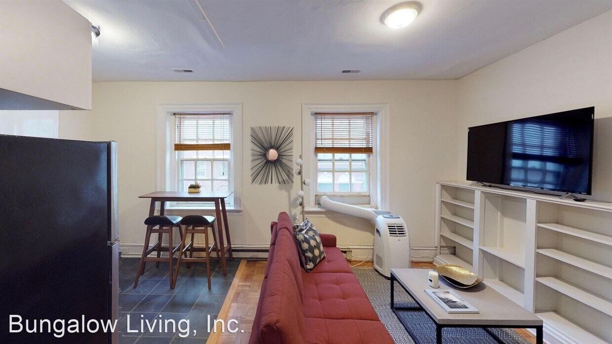 Primary Photo - 2141 Locust St