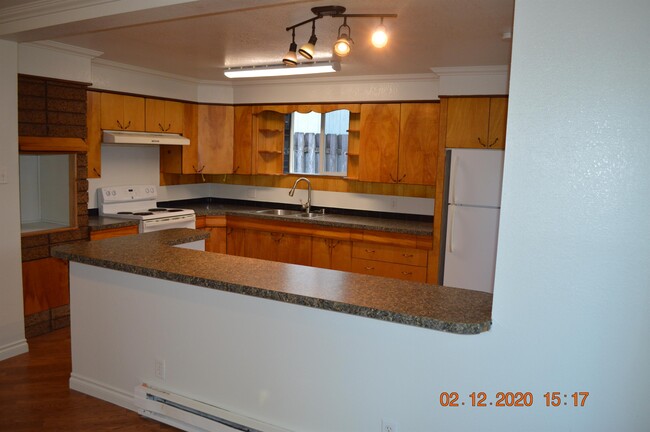 Building Photo - 416 E 3rd St