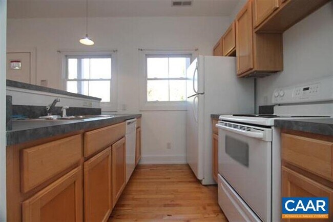 Building Photo - 211 5th St SW