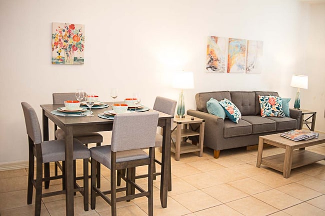 Foto del edificio - 3151 Regal Dr