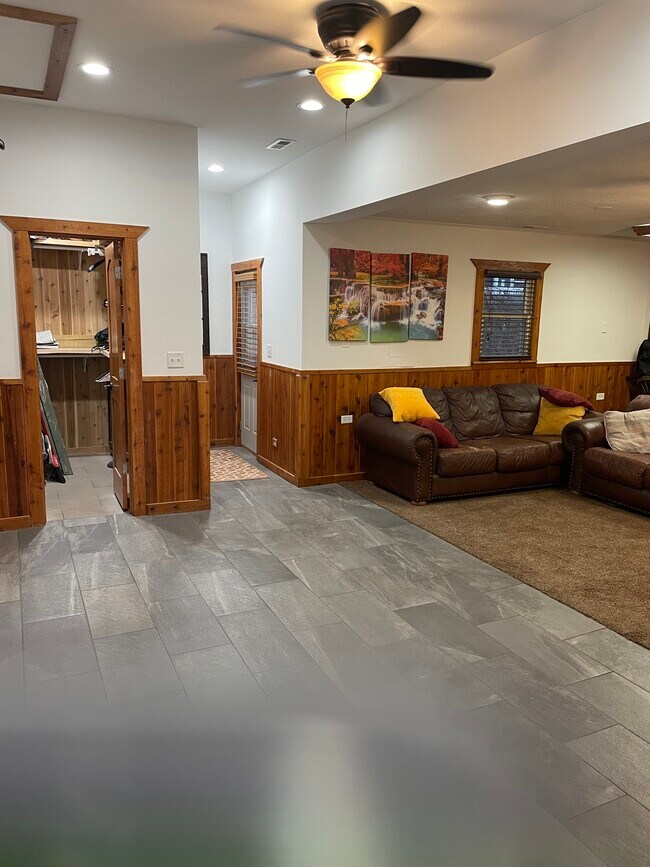 Foto del edificio - 23621 W Grass Lake Rd