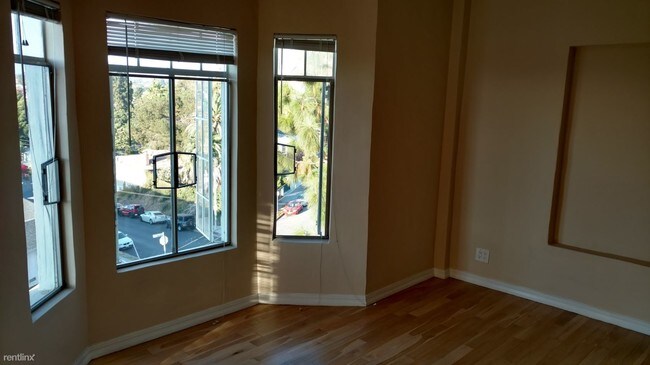 Building Photo - 2430 Ocean View Ave