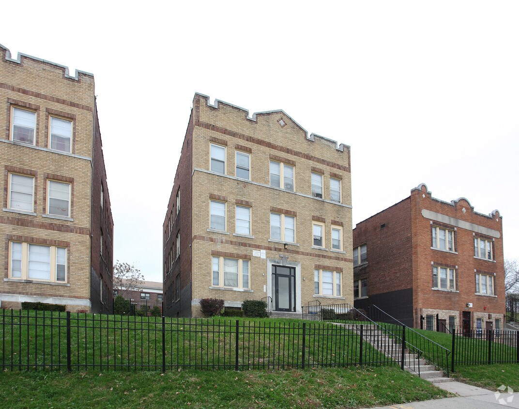 Primary Photo - 2441-2443 Main St