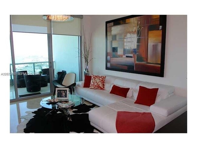 Building Photo - 900 Biscayne Blvd