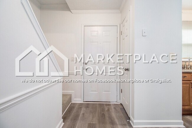 Building Photo - 5285 Oakridge Dr