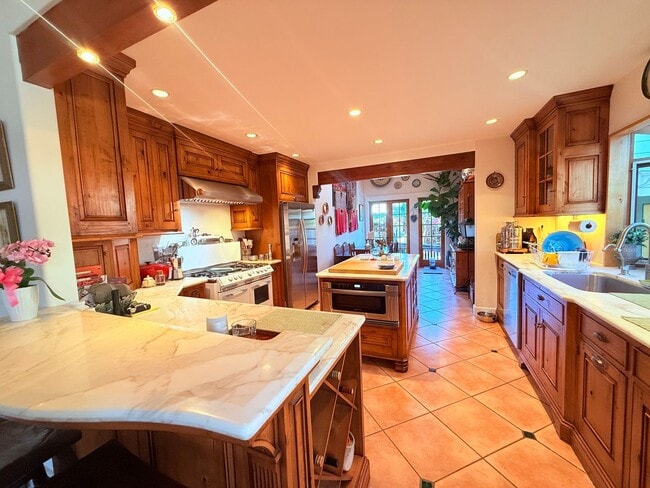 Foto del edificio - FULLY FURNISHED 30+ RENTAL IN SANTA BARBARA, Owner prefers 6-12 lease | Pet Friendly House