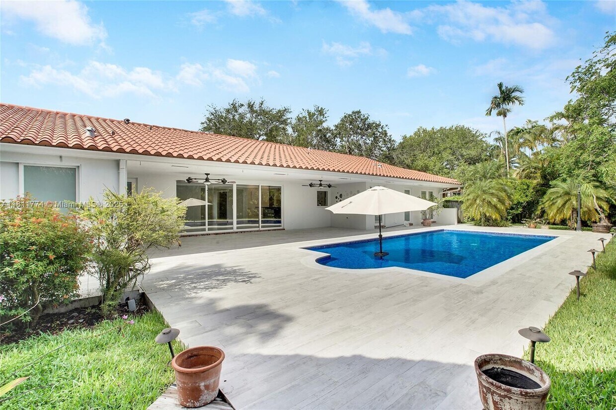 Foto principal - 7775 SW 145th St