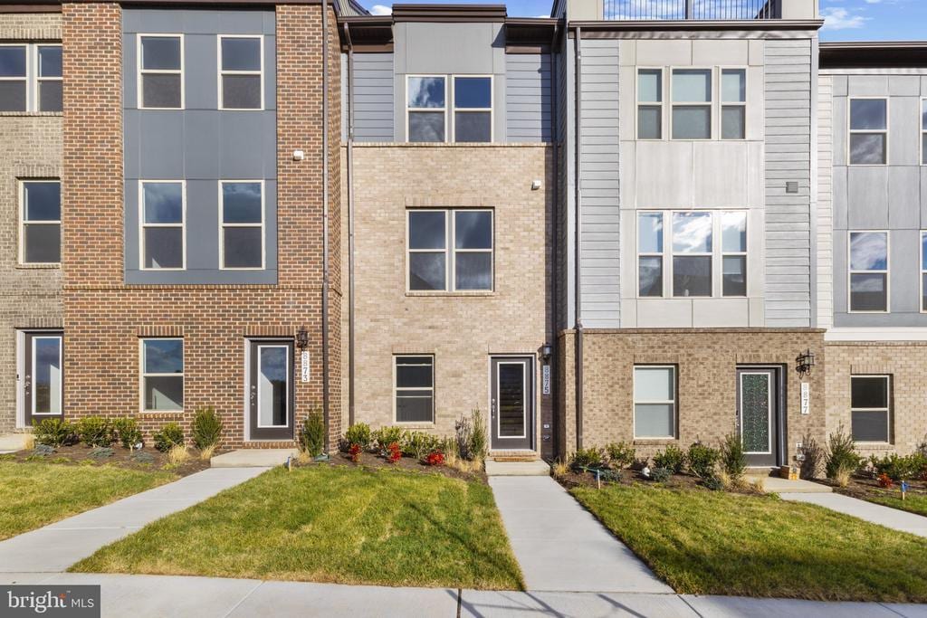 Foto principal - 8875 Curie St