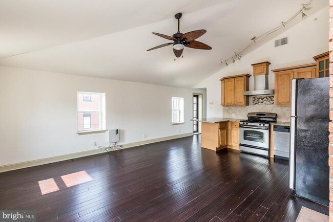 Building Photo - 1600 Frankford Ave