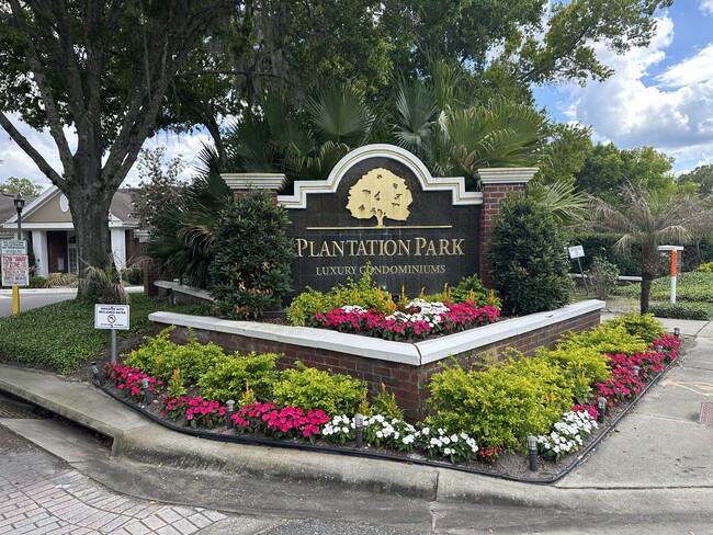 Building Photo - 13015 Plantation Park Cir