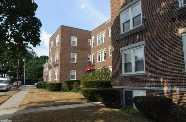 Building Photo - 385 Ives St