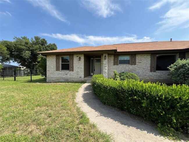 Building Photo - 4001 Lone Oak Trail