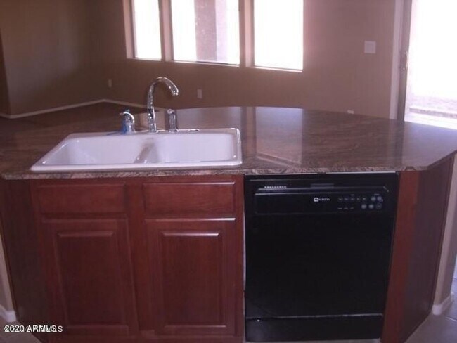 Foto del edificio - Gorgeous Large 4 Bed 2.5 Bath Home with lo...