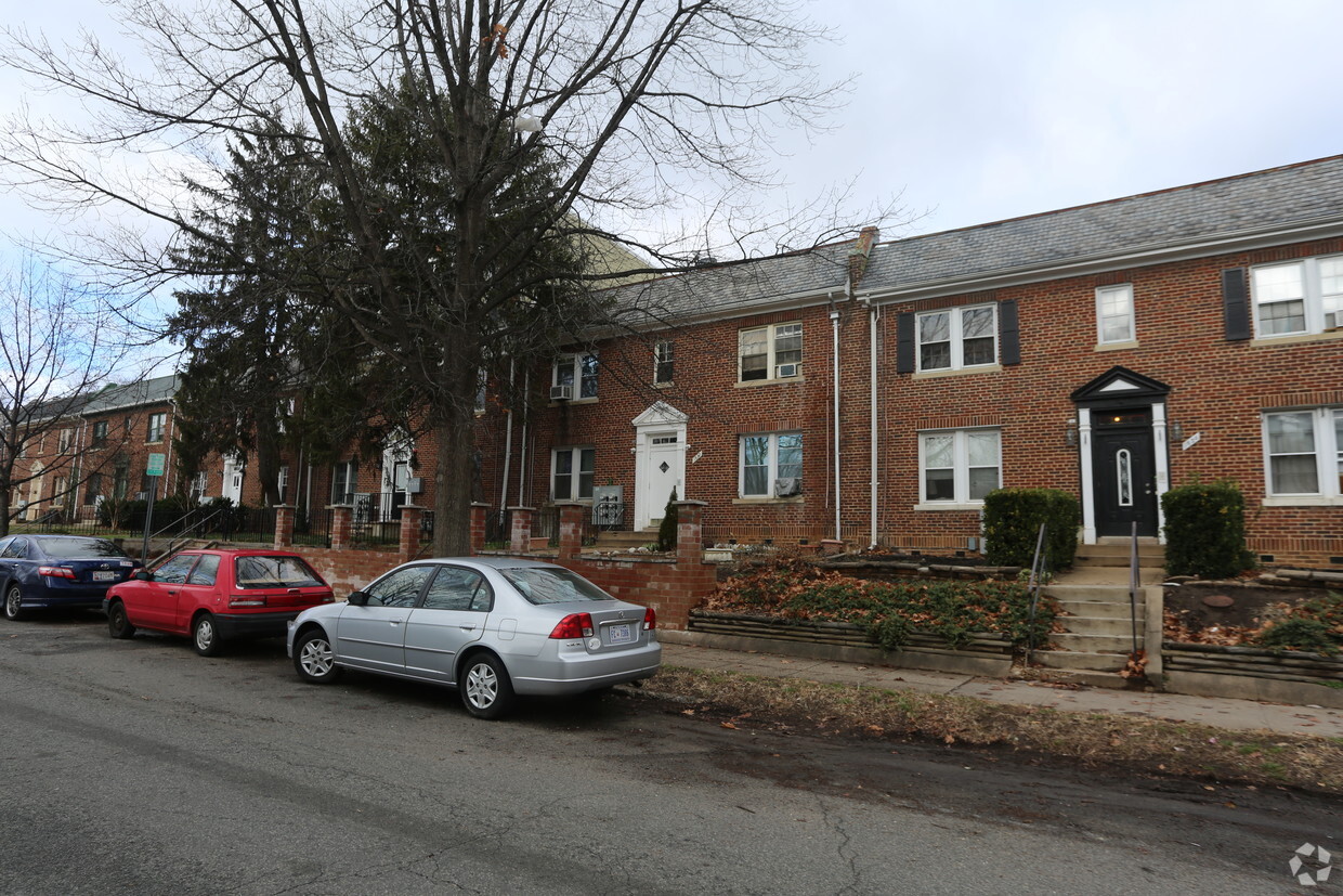 Primary Photo - 1822 C St SE