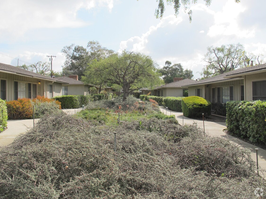 Foto del edificio - 1240-1250 Yale Ave